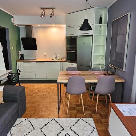 Apartament Rodzinny - Calodobowe Zakwaterowanie, Bezplatny Parking Thorn Exterior foto