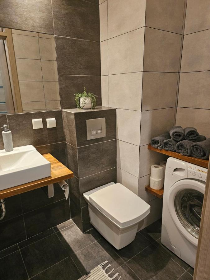 Apartament Rodzinny - Calodobowe Zakwaterowanie, Bezplatny Parking Thorn Exterior foto