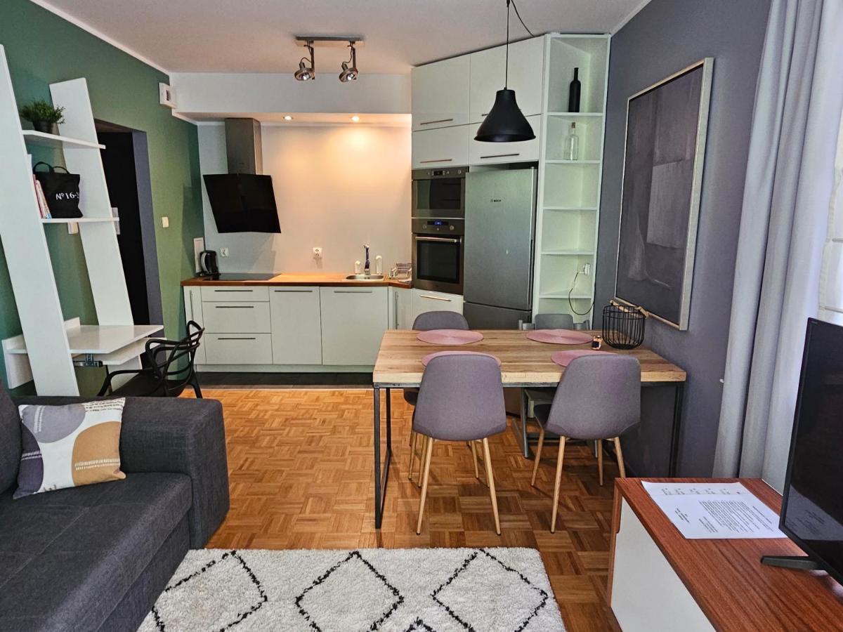 Apartament Rodzinny - Calodobowe Zakwaterowanie, Bezplatny Parking Thorn Exterior foto