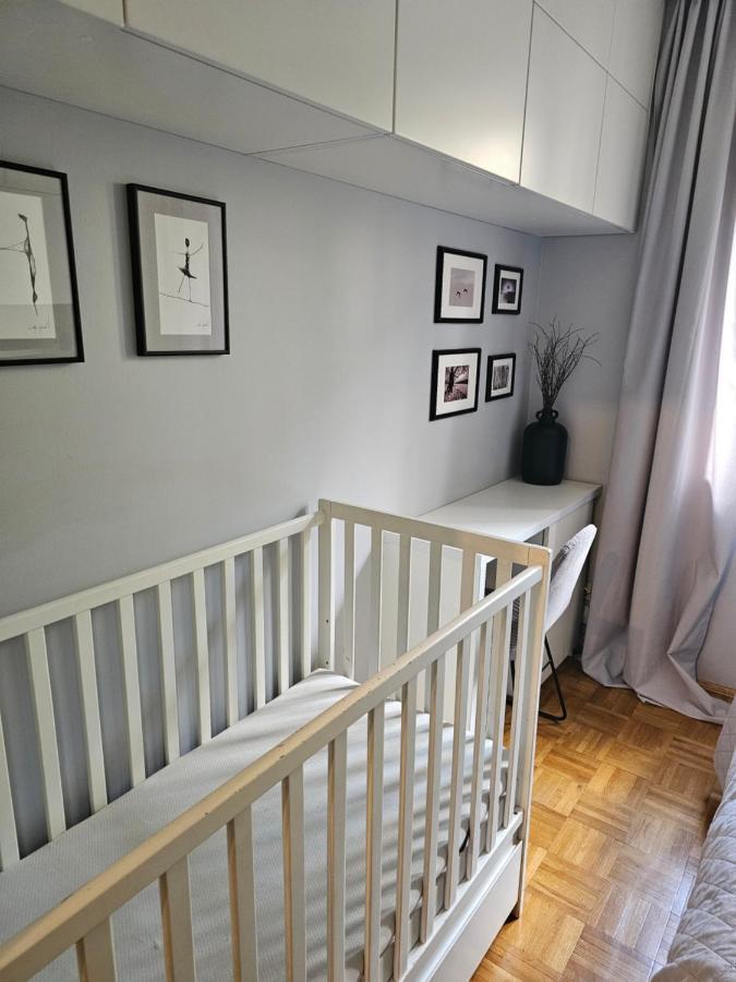 Apartament Rodzinny - Calodobowe Zakwaterowanie, Bezplatny Parking Thorn Exterior foto